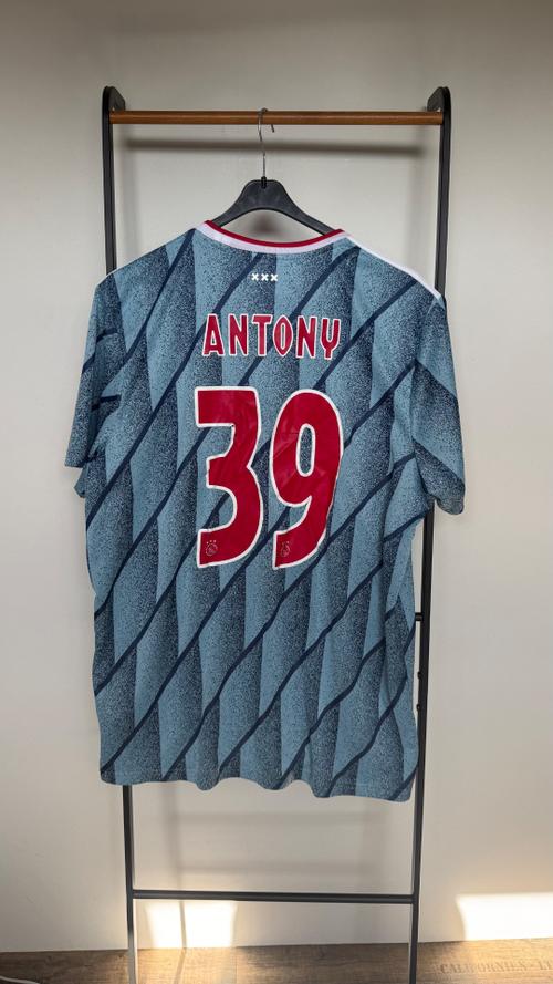 Ajax Away — 1 of 4