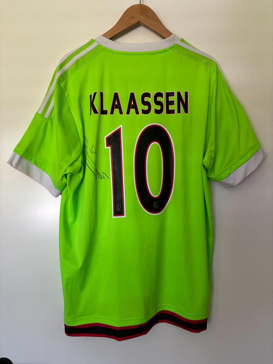 2015/16 away